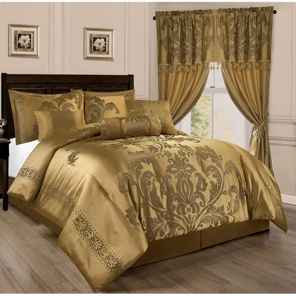 Elegant Gold Damask oversized queen 3 piece Comforter Set